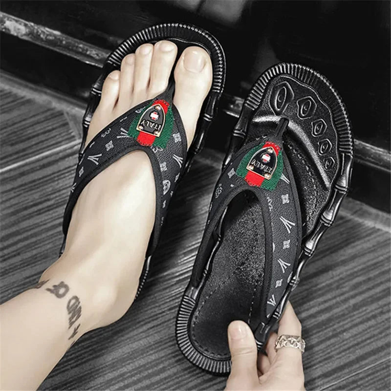 Summer Slippers Men Flip Flops Beach Sandals Non-slip Casual Flat Shoes Slippers Indoor House Shoes for Men Outdoor Slides